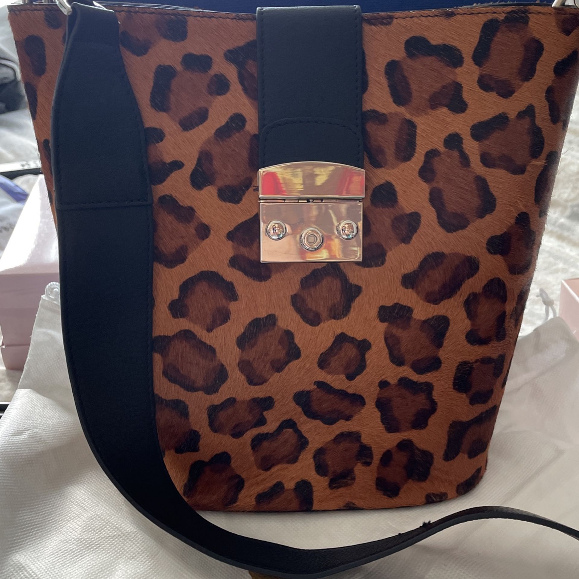 New Beautiful Bucket Bag With Duster-by Niquead