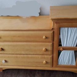 Solid Oak Kid's/Babies Changing Table Dresser ( Minor Damage ) 