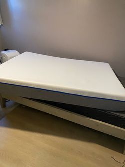 Memory foam Mattress (queen) fairly used