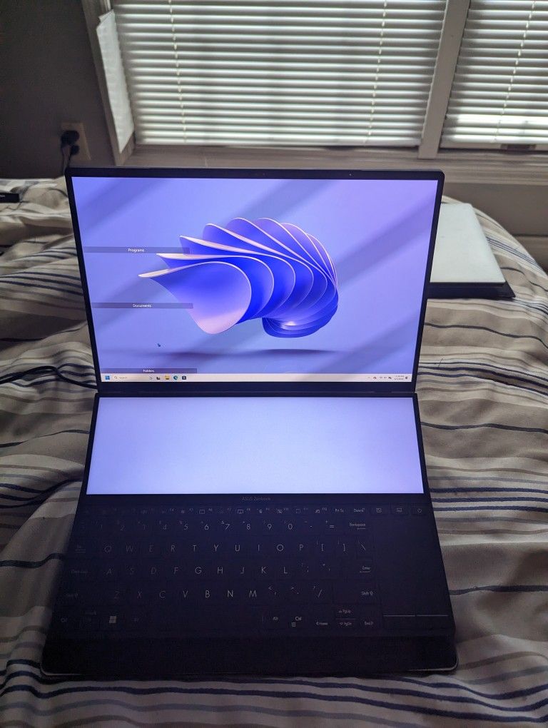 LIKE NEW Asus ZenBook 14.5 Duo RTX 3050ti I9 12 Gen 32gb Ram 1tb Storage