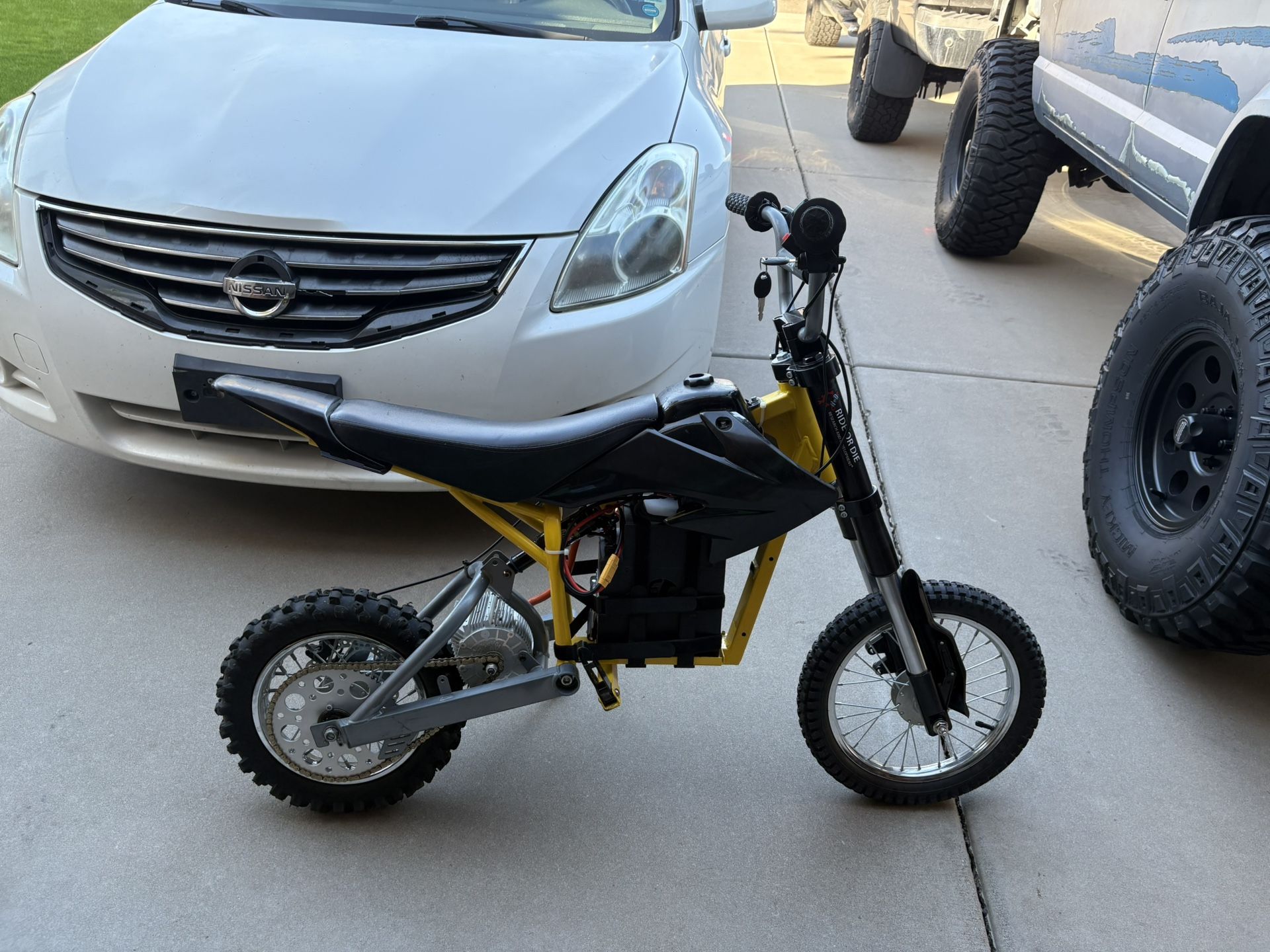 ⚡ Custom 72V Razor Dirt Bike – Electro & Co Build – FAST! ⚡