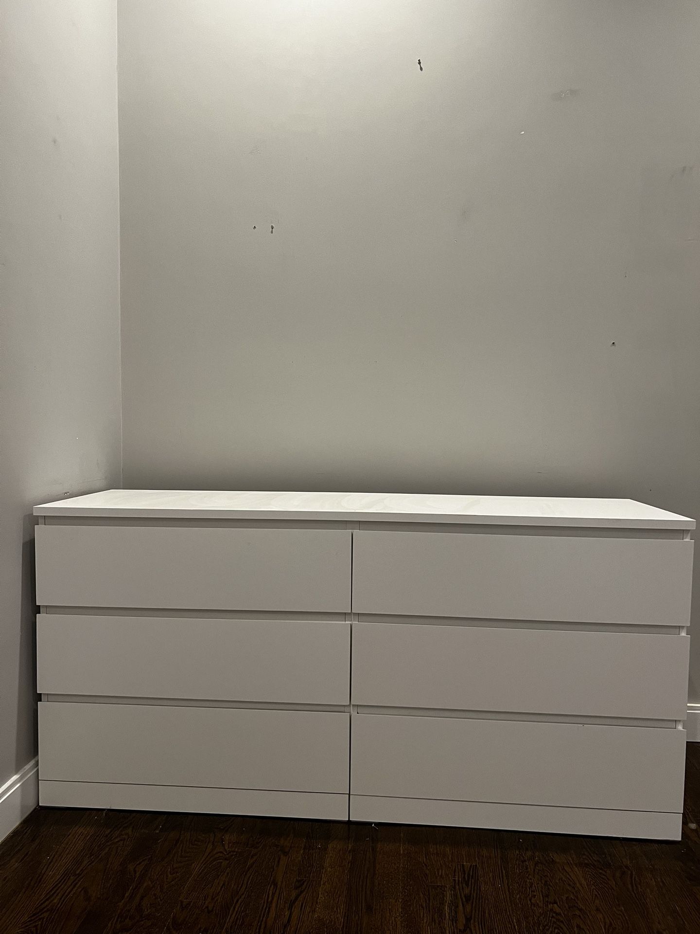 Elegant Modern White Dresser: Perfect for Contemporary Homes