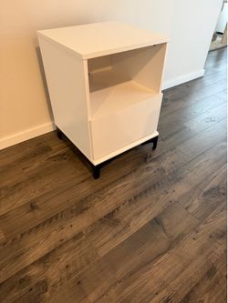 Modern White Nightstand – Good Condition