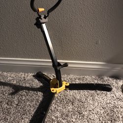 Hercules Alto/Tenor Saxophone Stand