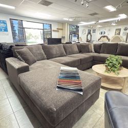 Brand New Elegant Custom Super Plush Sectional Set 