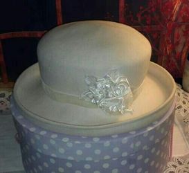 Hat, women's, off white, size large