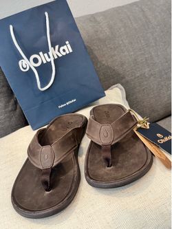OluKai  Tuahine Sandals - Men's Size 10 NEW.   Pick up TODAY.   Color: Dark Wood/Dark Wood