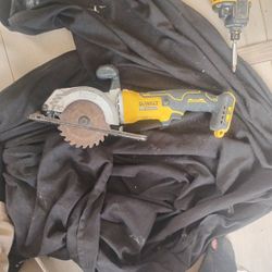ATOMIC 20V MAX 4-1/2 Circular Saw