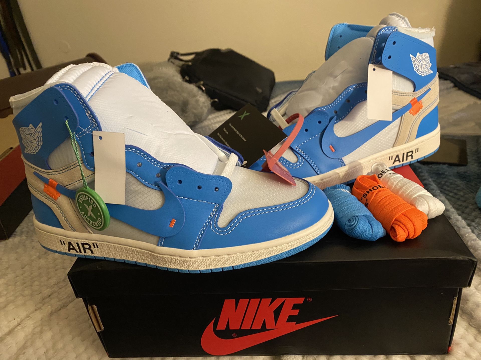 Air Jordan 1 retro high off white UNC