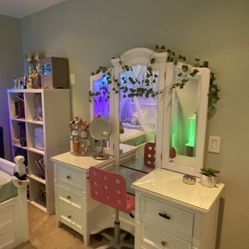 Girls Twin Bed & Vanity