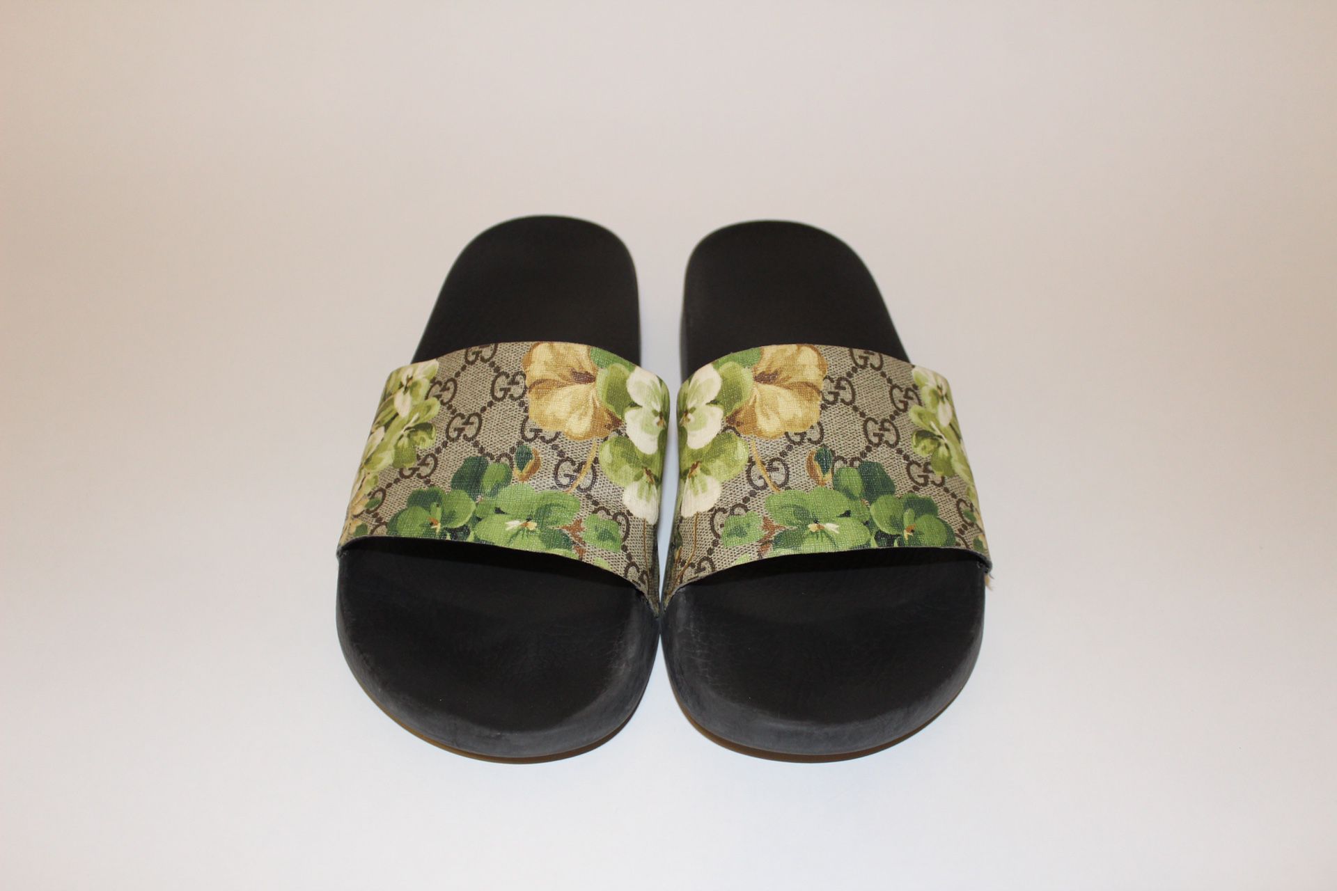 Gucci floral print flip flops
