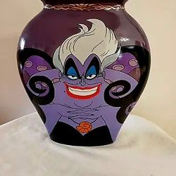 DISNEY LIMITED EDITION DISNEY VILLAINS URSULA VASE-NEW