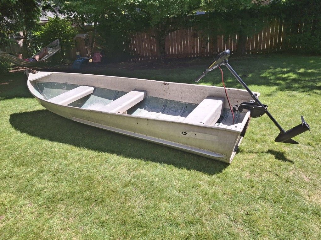 11 1/2 Foot Aluminum Boat With Minn Kota Motor
