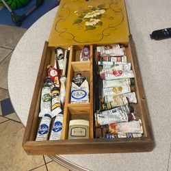 Oil Colors Painting Box In Good Condition