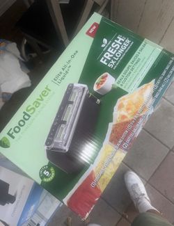 FoodSaver (VS5910) - Elite All-in-One Liquid+ Vacuum Sealing System NEW (desk)