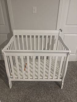 Title: White Mini Baby Crib – Fair Condition