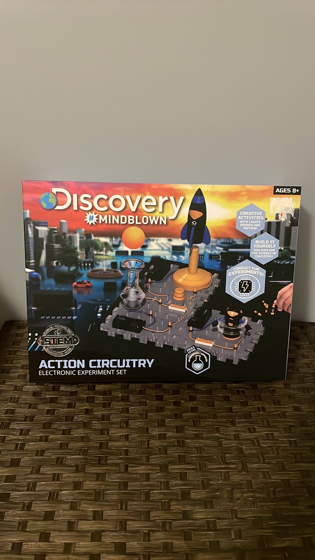Discovery #MINDBLOWN Action Circuitry Electronic Build-it-yourself STEM Set
