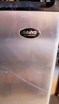 Mini Refrigerator With Freezer