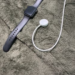 Apple Watch Series 7, Comes With The Charger, Has Some Scratches In The Screen But Works Great 