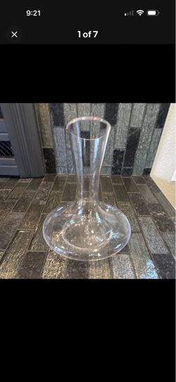 Le Chateau Wine Decanter 750 mL Clear Lead-Free Crystal Modern Style