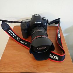 Canon EOS 5D mark iii EF 24-105mm F/4L IS I Lens Plus Case Low Sutter Count