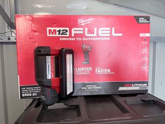 Milwaukee M12 impact light tool kit