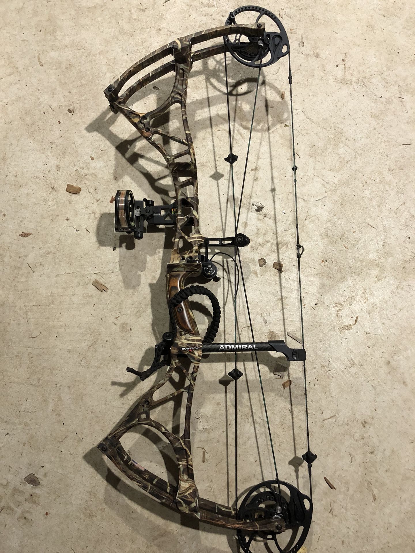 2009 Bowtech Admiral with QAD rest and 5 pin TruGlow Site
