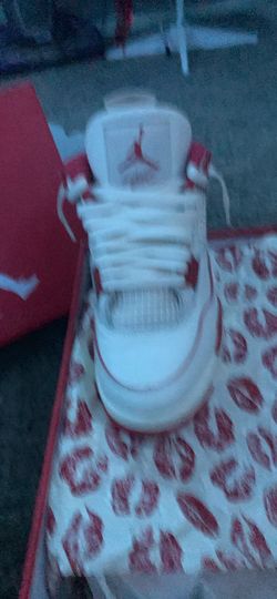 Jordan 4 valentine day