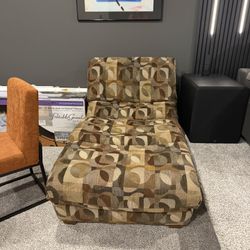 Chaise lounge