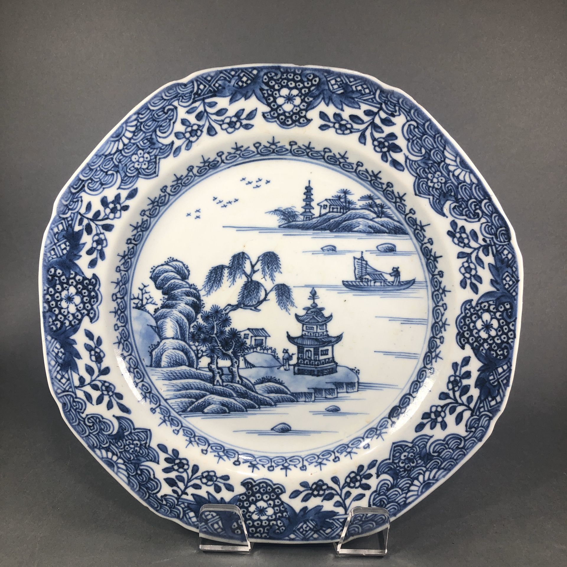 Beautiful Antique Chinese Chien Lung Qianlong Period Blue And White Porcelain Plate 9.5”