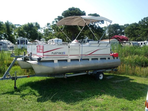 2007 17 foot pontoon boat.