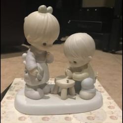 Precious Moments Figurines 