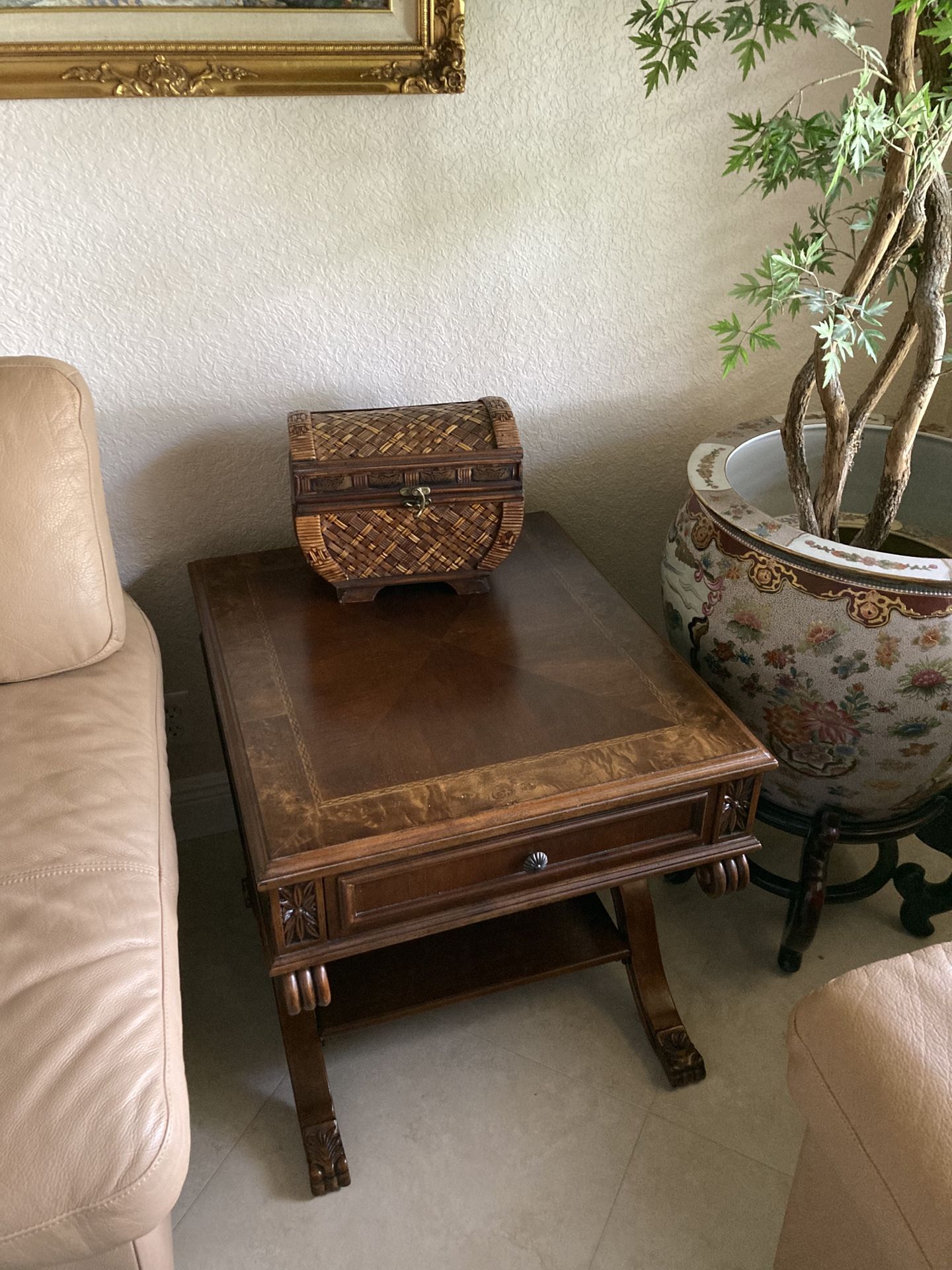 HOOKER FURNITURE END TABLE
