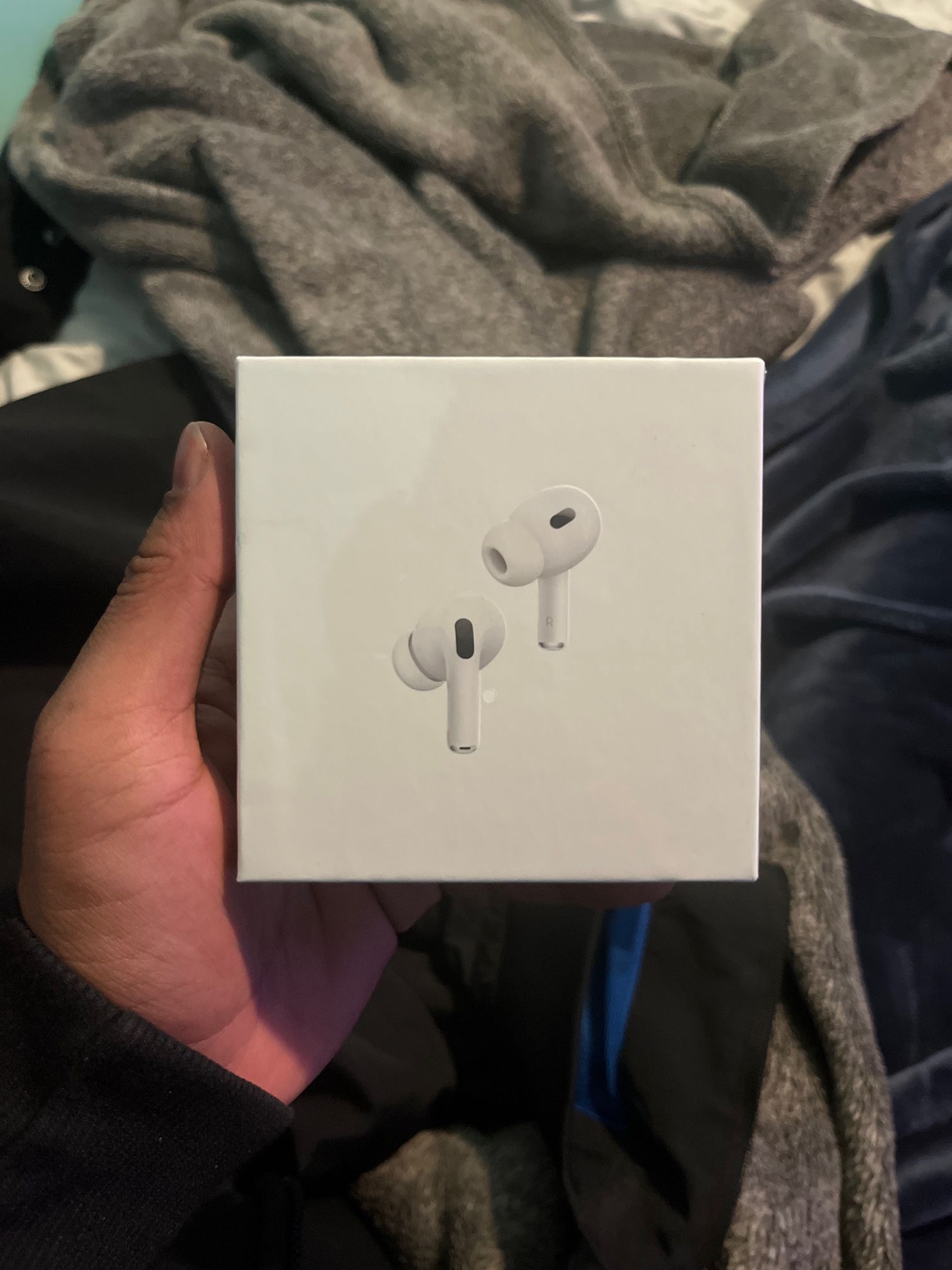 AIRPODS 