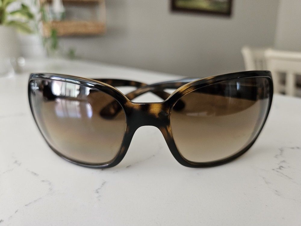 Ray-Ban (RB4068)