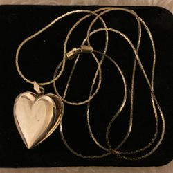 Gold Necklace With Heart Locket Pendant 