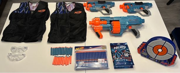 Nerf Blaster Lot 3 Blasters, 2 Youth Vests, Safety Glasses, Target and 182 Darts