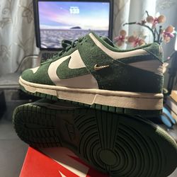 Dunk Low Green Mini Gold Swoosh Size 8.5 M
