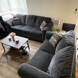 Beautiful Couch Set Lightly Used Well Taken Care Of.