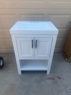 24x19  WHITE VANITY  W  WHITE TOP NEW