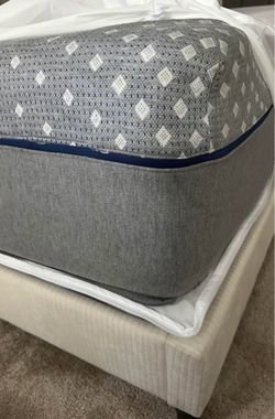 Sealy Posturepedic Lacey 13" Hybrid Soft Queen Mattress