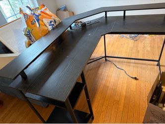Black corner desk