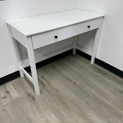 Ashley's White Desk, Super Deal, New SKU#Z1611054