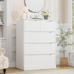 Modern 5 Drawer Dresser for Bedroom, Chest of Drawers with Storage, Wood Storage Chest Organizers with Cut-Out Handles, Accent Storage Cabinet for Liv