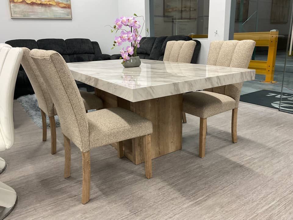 Vendo Juego De Comedor Totalmente Nuevo En Caja, preguntar Por Precio.