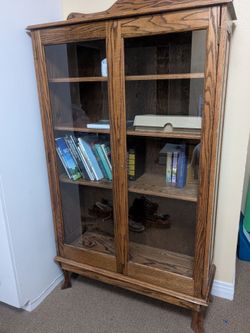 Glass door bookcase/display cabinet