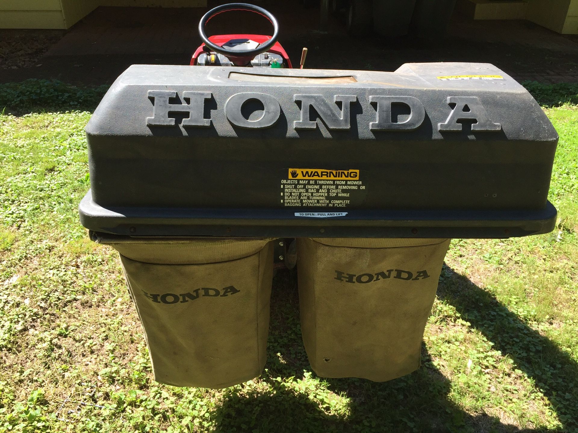 Honda 3813 Riding Lawn Mower / Tractor for Sale in Glastonbury, CT