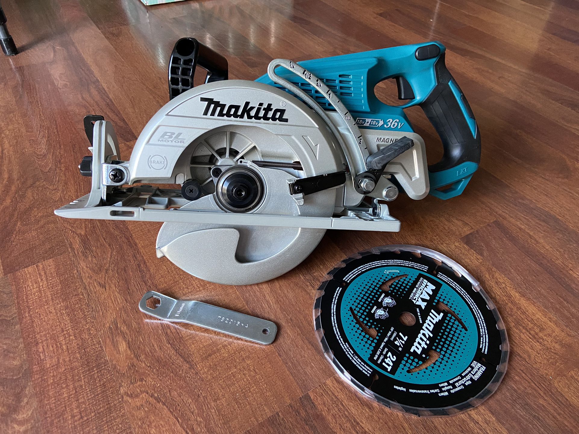 Makita 18V X2 LXT Lithium-Ion 36V Brushless Cordless Rear Handle 7-1/4" Circular Saw, Tool Only ( Brand new)
