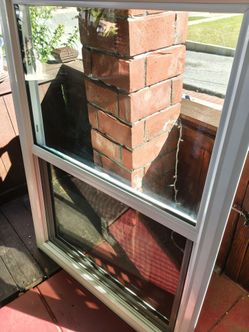 White vinyl single hung window
