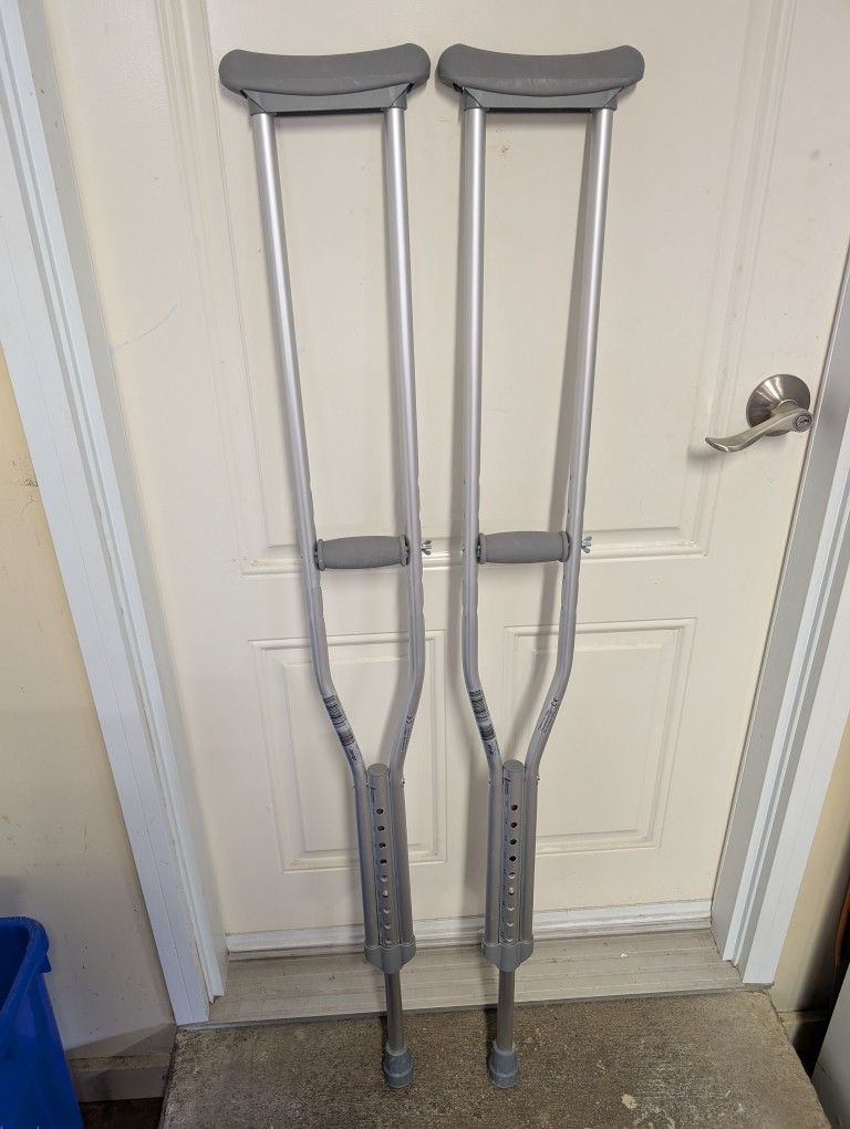 Drive Medical Crutches 5'2" - 5'10"